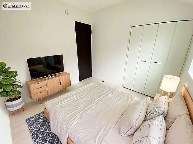 ≪Room≫
ご家族それぞれのプライベート空間も保てますね。
収納も完備しているので、お部屋は美しい空間を保てますね!
※家具をCGで加工しています。家具付き販売ではございません。