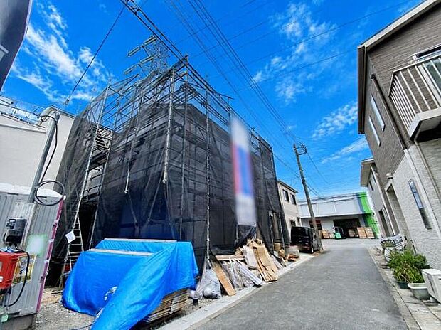 ≪内覧以外にも資金計画やライフプランに寄り添ったご提案をいたします♪≫
カースペース2台(車種によります)♪
南東側の道路に面しているので、陽当たり・風通し共に良好です!