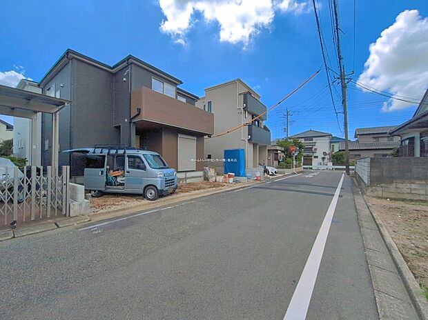 ≪内覧以外にも資金計画やライフプランに寄り添ったご提案をいたします♪≫
人を感知するとパッと明るく点灯する人感センサーライト搭載!