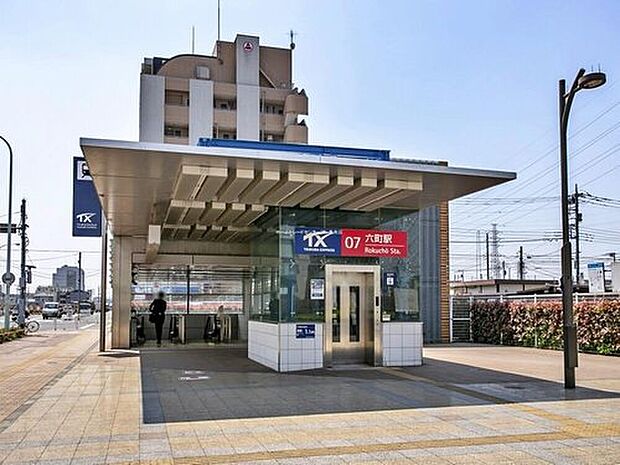 つくばエクスプレス「六町」駅徒歩12分!東武伊勢崎線「竹ノ塚」駅、東京メトロ千代田線「綾瀬」駅からバスもあります!3路線利用可能な好立地です♪