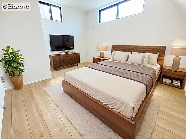 ≪Room≫
窓から光が差し込む室内!日の光で照らされた明るいお部屋は、いつでも居心地のいいリラックスできる空間をお届けします!
※家具をCGで加工しています。家具付き販売ではございません。