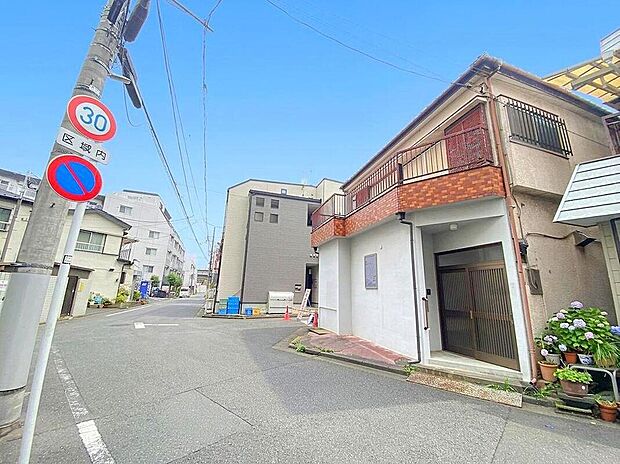 ※解体前
≪内覧以外にも資金計画やライフプランに寄り添ったご提案をいたします♪≫
当日のご見学予約も承ります。同じものは２つとない「夢のマイホーム」との出会いが待っているかもしれません。