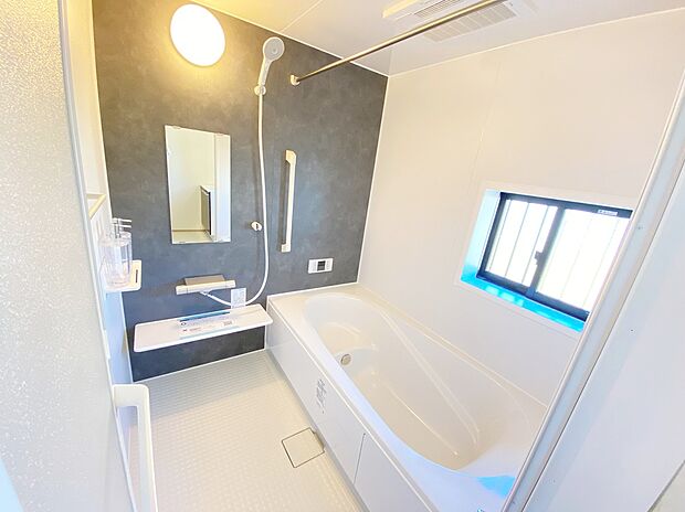 【浴室】≪Bathroom≫
スイッチひとつでバスタイムの準備ができるオートバスが便利♪雨の日や夜間の洗濯に便利な「浴室乾燥機」も標準装備です！