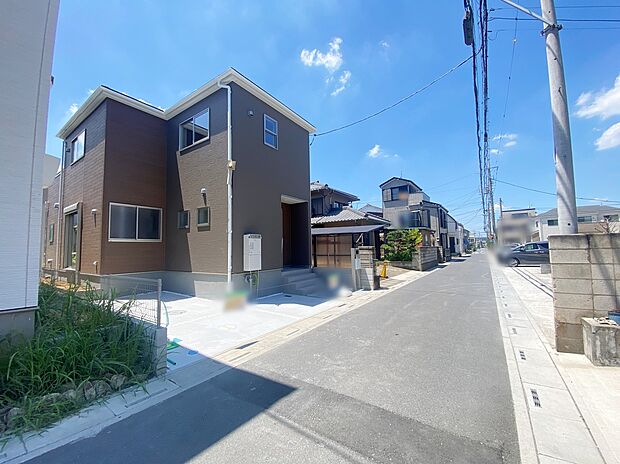 【前面道路含む現地写真】≪一戸建ての大きなメリットは、「自分の土地」を自由に使えること！≫好きなペットとの暮らし、ガーデニングやＤＩＹ、車やバイクの手入れなど様々な趣味を楽しめます。