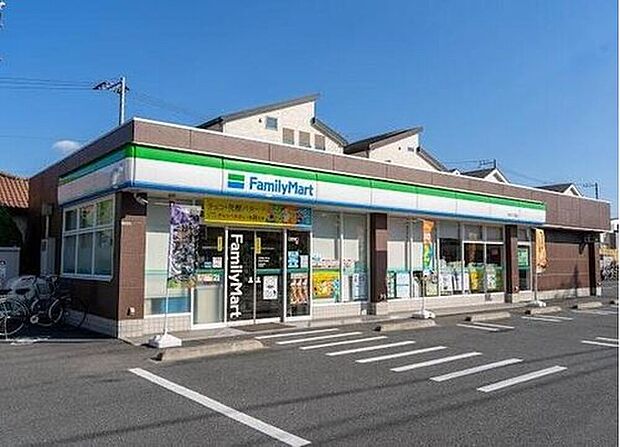 ファミリーマート六木二丁目店（約300m）