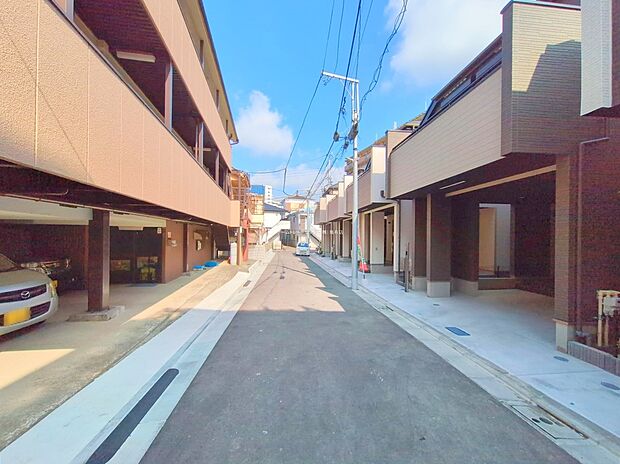 【前面道路含む現地写真】≪完成物件ですので、実際の設備・仕様をお確かめいただけます！≫「一之江」駅まで徒歩9分の全6棟！「葛西」駅や「南行徳」駅もバス利用圏内の交通利便◎様々な間取りをご用意しております♪