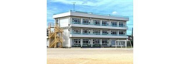 三郷市立戸ケ崎小学校（約350m）