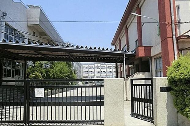 足立区立第十三中学校（約1,400m）