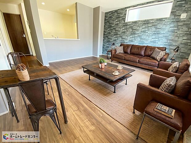 【リビング】≪Living room≫
お子様が走り回っても安心の広々リビングにはご家族との自然なコミュニケーションが生まれる対面キッチンを採用！
※家具をCGで加工しており、家具付き販売ではございません。
