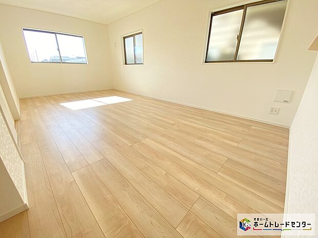 【リビング】≪Living room≫
自然光に包まれたリビング。あふれる陽光の輝き、子どもたちの笑顔も光り輝いて見えますね☆