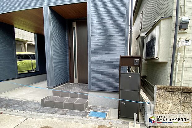 【宅配ボックス】≪Delivery box≫
不在時の受け取りも安心な「宅配ボックス」も完備しているので宅配便の受け取りを気にする煩わしさがありません♪