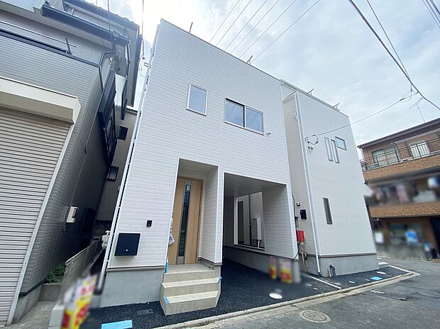 【現地外観写真】≪現地ご案内はお気軽にお問い合わせください♪≫実際の設備・仕様をお確かめいただけます!
生活するだけの家ではなく「日々を楽しむ暮らし」を♪