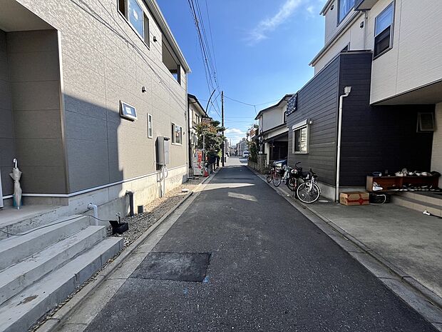 【前面道路含む現地写真】≪見学予約ができます！≫
当日のご見学予約も承ります。同じものは２つとない「夢のマイホーム」との出会いが待っているかもしれません。