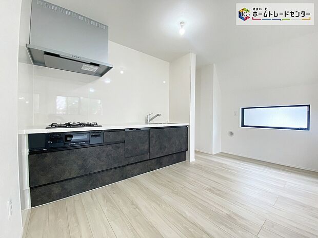 【キッチン】≪Kitchen≫
ビルトイン式の食洗器を標準装備。家事の手間を大幅に削減してくれるお役立ちアイテムは、洗浄力が高いうえ、除菌効果にも優れております♪