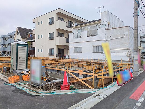 【現地外観写真】≪見学予約ができます！≫
都心へ快適アクセス！「奥戸四丁目」停歩7分よりＪＲ総武線「新小岩」駅バス7分・同バス停よりＪＲ常磐線「亀有」駅バス18分♪