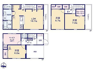 2階リビングは、陽当たり良好、プライバシーを確保することが出来ます♪
キッチン横には、お子様の勉強や家事スペースとしても利用可能なコンセント、ダウンライト付きの造作カウンター♪ 