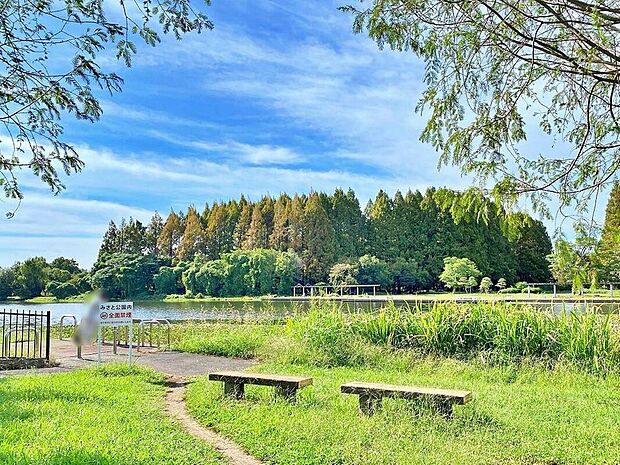 みさと公園(約1,100m)