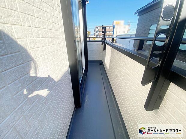 【≪バルコニー≫】南側に設置されたバルコニー♪心地よい春の陽射しや暖かな風を楽しむことができます!