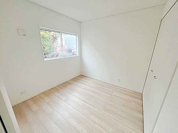 【リビング以外の居室】リビング隣の洋室は開放して約20帖のリビングとしても、お子様の成長に応じて目の行き届くスタディルームとしてもお使いいただけます。