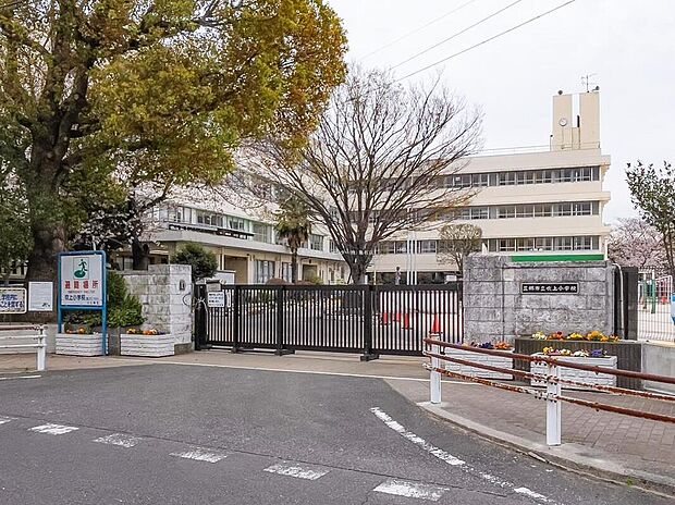 三郷市立吹上小学校（約600m）