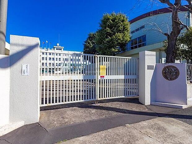 足立区立江南中学校(約140m)