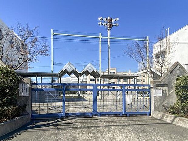 足立区立東綾瀬中学校(約700m)