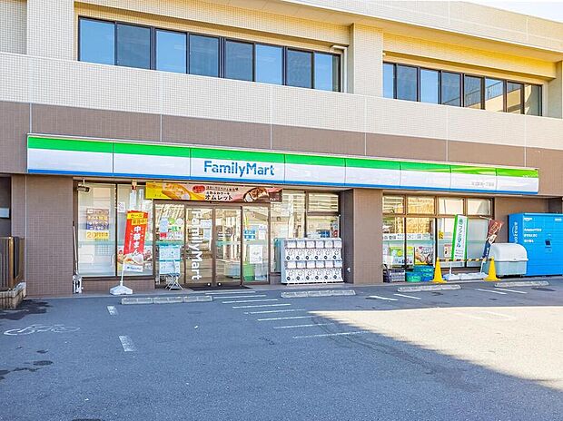 ファミリーマート足立宮城一丁目店(約400m)