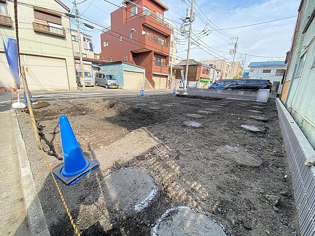 【現地外観写真】≪見学予約ができます!≫休日にご家族揃ってご見学はいかがでしょうか♪実際の現地を見てみると図面などではわからない、新たな発見もあります♪