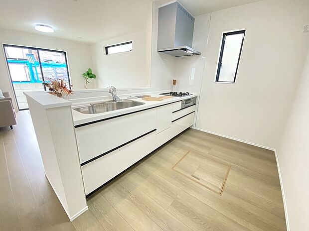 【キッチン】≪Kitchen≫
対面式キッチンですので、お食事の準備をしながらご家族との会話を楽しめます♪
オールスライドキッチンは、収納力抜群です！