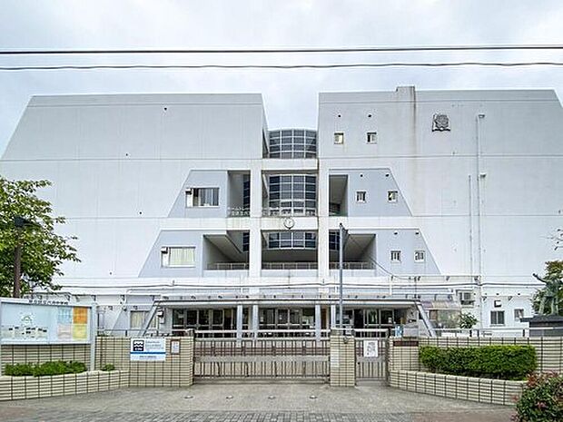 足立区立六月中学校（約650m）