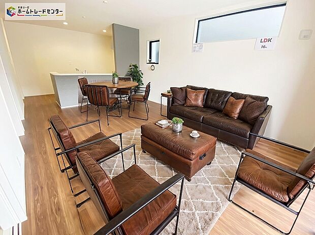 【リビング】≪Living room≫
自然光がたっぷり室内に降り注ぎ、居心地のよいリビング。ご家族の楽しい笑い声が聞こえてきそうです。
※家具をCGで加工しています。家具付き販売ではございません。