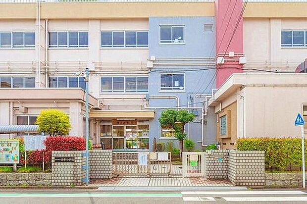 江戸川区立鹿骨小学校(約950m)