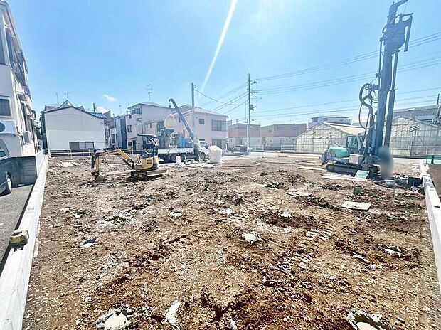 【現地外観写真】全棟LDK15帖以上の広々空間!ダイニング・リビング・キッチンがゆったり使えるので、家族団らんの時間も、来客時も、のびのび快適に過ごせます。