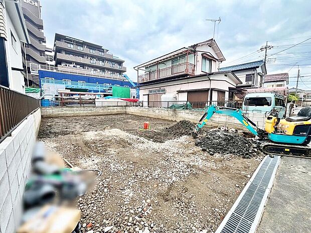 【現地外観写真】カースペース2台分(車種による)可能!食洗機や宅配ボックスなど嬉しい設備も充実の4LDK♪