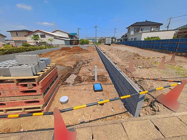 【現地外観写真】≪見学予約可能！≫この街とこの家で暮らしたくなる魅力が満載。利便性と自然、周辺環境の心地よさは写真や文章では伝えきれません。日々の動線や採光、周辺施設との距離感まで、ぜひ現地でご体感ください。