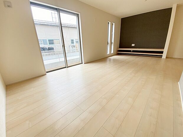 【リビング】≪Living room≫
ホームパーティに招きたくなる自慢の広々LDK。伸びやかな子育てや、にぎやかなふれあいの日々を存分に楽しんでください♪