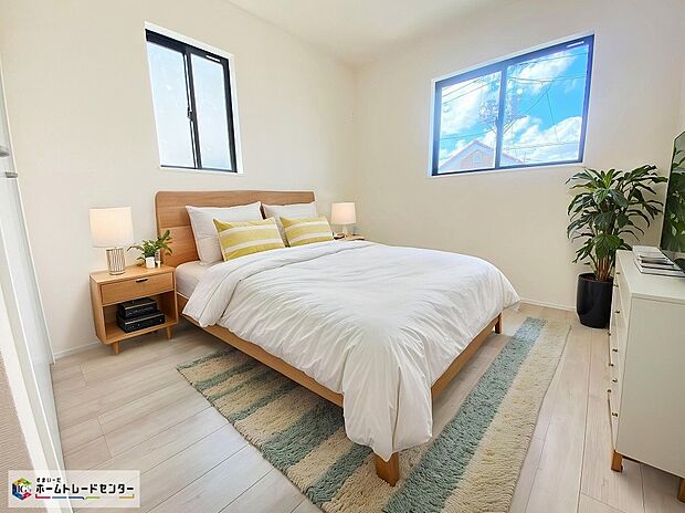 【居室】≪Room≫
穏やかな光が差し込む室内には、穏やかな時間が流れます。休日には、落ち着いた空間で自分の趣味を楽しむのはいかがですか。
※家具をCGで加工しており、家具付き販売ではございません。
