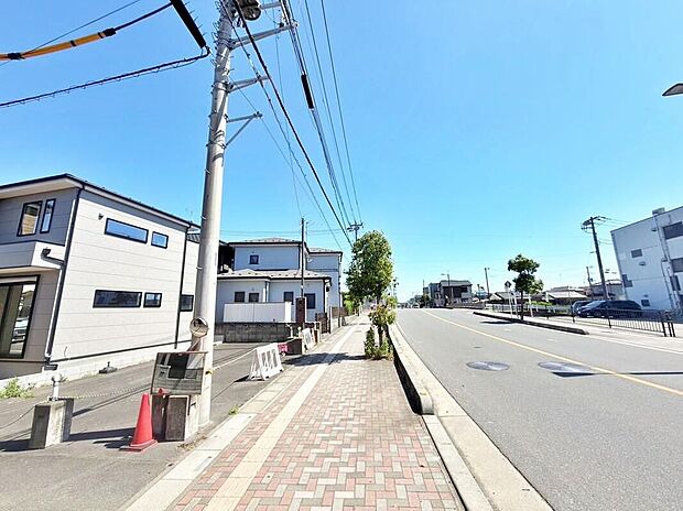【前面道路含む現地写真】2026.05撮影
☆物件の陽当りや通風・仕様設備やお部屋の大きさの比較、近隣・周辺環境や街並みなど、資料には掲載していない情報が現地にはたくさんあります。ぜひ、建物だけでなく周辺環境もご確認ください