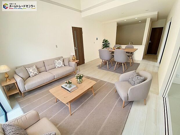 【リビング以外の居室】2面採光を確保した明るい室内は、風通しも良く、大変居心地の良い空間となっております。爽やかな風を感じて起きる朝は、快適生活の始まりに！