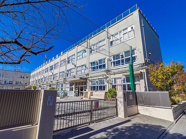足立区立西伊興小学校（約700m）