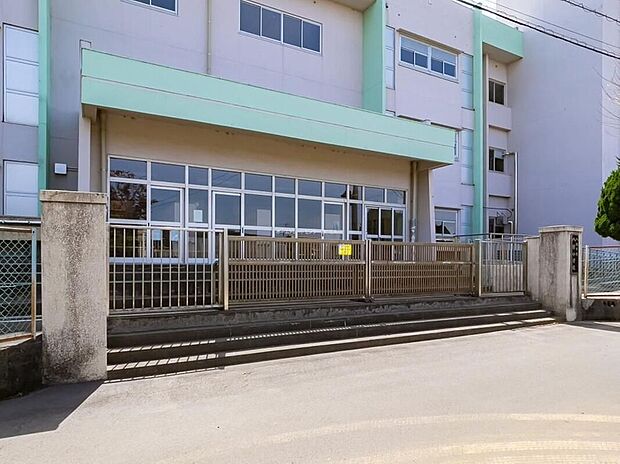 八潮市立八條小学校(約1,300m)