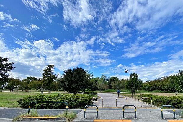 舎人公園(約700m)
