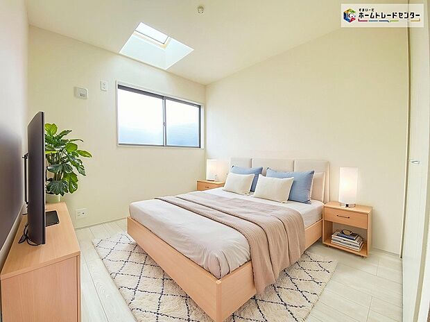 【居室】≪Room≫
明るい室内は、風通しも良く、大変居心地の良い空間となっております。爽やかな風を感じて起きる朝は、快適生活の始まりに!
※家具をCGで加工しています。家具付き販売ではございません。
