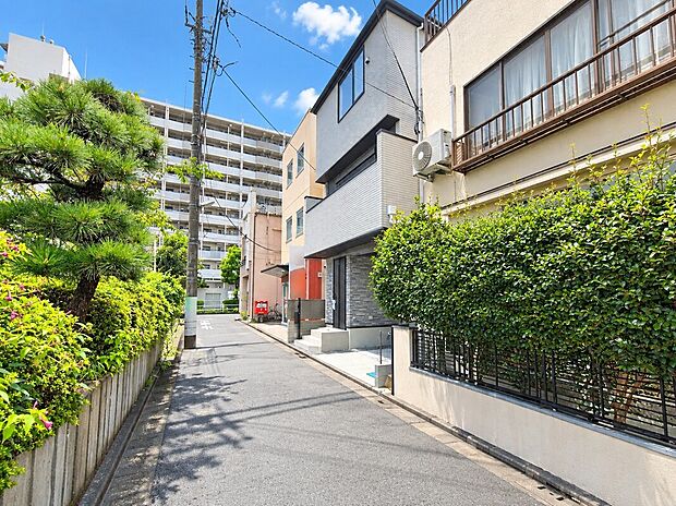 【前面道路含む現地写真】≪現地ご案内はお気軽にお問い合わせください♪≫南側が開けているので日当たり良好◎