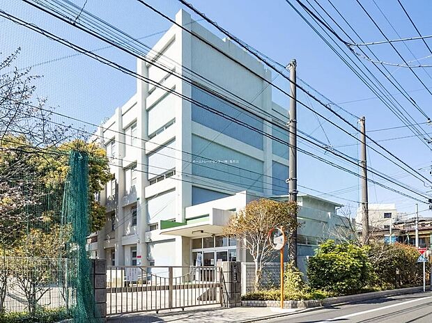 江戸川区立小岩第二中学校(約750m)
