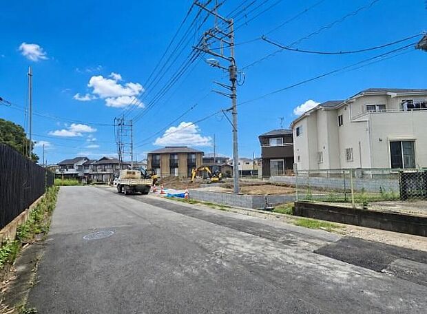 【前面道路含む現地写真】≪内覧以外にも資金計画やライフプランに寄り添ったご提案をいたします♪≫小学校、中学校、スーパーが徒歩15分圏内に揃います!ご家族みんなが暮らしやすいエリアです♪