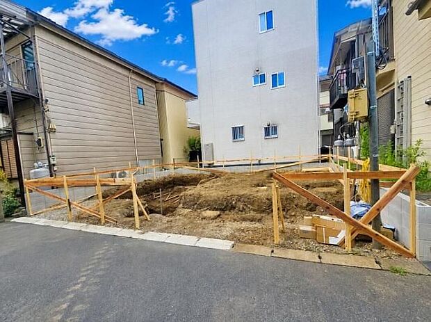 【現地外観写真】≪現地ご案内は便利なネット予約も可能です！お気軽にお問い合わせください♪≫小学校まで徒歩7分、中学校まで徒歩2分！お子様の通学も安心ですね♪閑静な住宅街で子育てしやすいエリアです♪