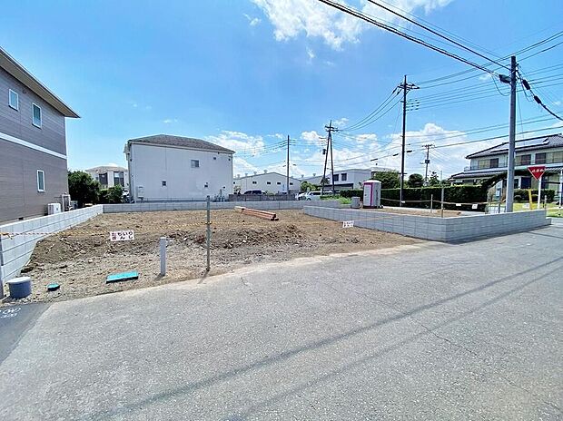 【現地外観写真】≪見学予約可能!≫利便性と自然、周辺環境の心地よさは写真や文章では伝えきれません。日々の動線や採光、周辺施設との距離感まで、ぜひ現地でご体感ください。