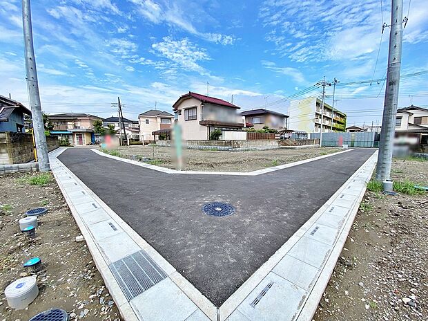 【前面道路含む現地写真】≪現地ご案内は便利なネット予約も可能です！お気軽にお問い合わせください♪≫地震に強いオリジナル工法を是非お確かめ下さい！