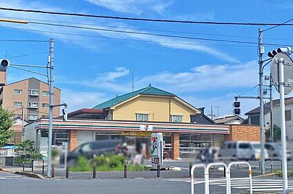セブンイレブン足立六木店 650ｍ(徒歩9分)